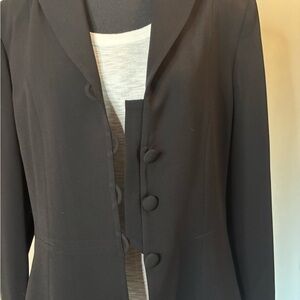 Jones New York Black Blazer with Notched Lapels and Tailored Fit